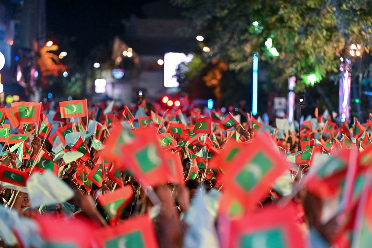 A sea of Maldivian and party flags at a PNC night rally